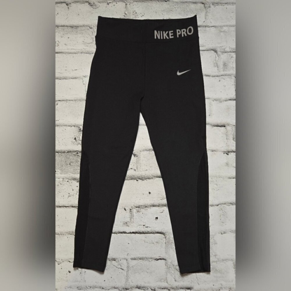 Nike Pro Cool Women's Black Capris Leggings. EUC